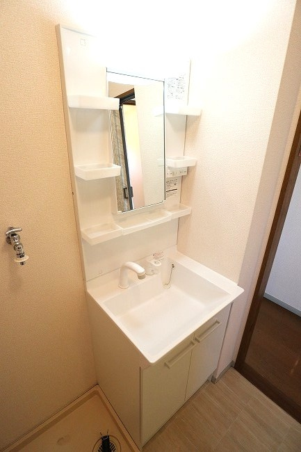 グラース壱番町の独立洗面台|写真は同建物の別部屋を参考に掲載しております。