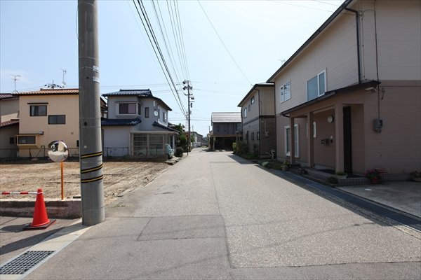 【前面道路含む現地写真】の画像