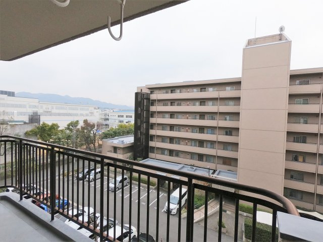 ◆駅まで徒歩５分＆３沿線利用可◆リフォーム済み美室◆５階南向き３ＬＤＫ◆ユニ宇治川マンション３号館の展望