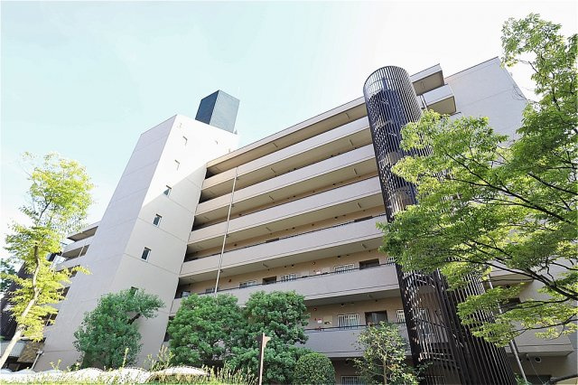 ◆駅まで徒歩５分＆３沿線利用可◆リフォーム済み美室◆５階南向き３ＬＤＫ◆ユニ宇治川マンション３号館の外観