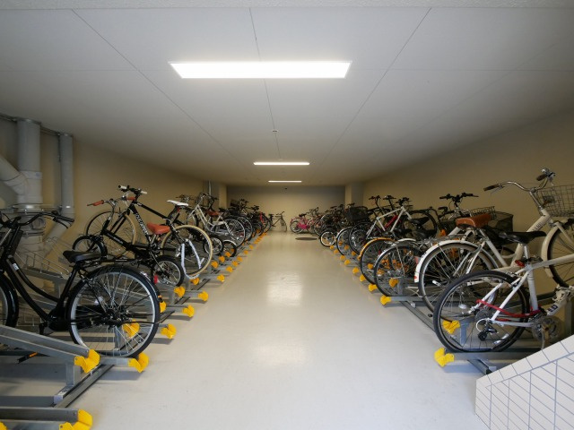 スプランディッド淀屋橋DUEの駐車場