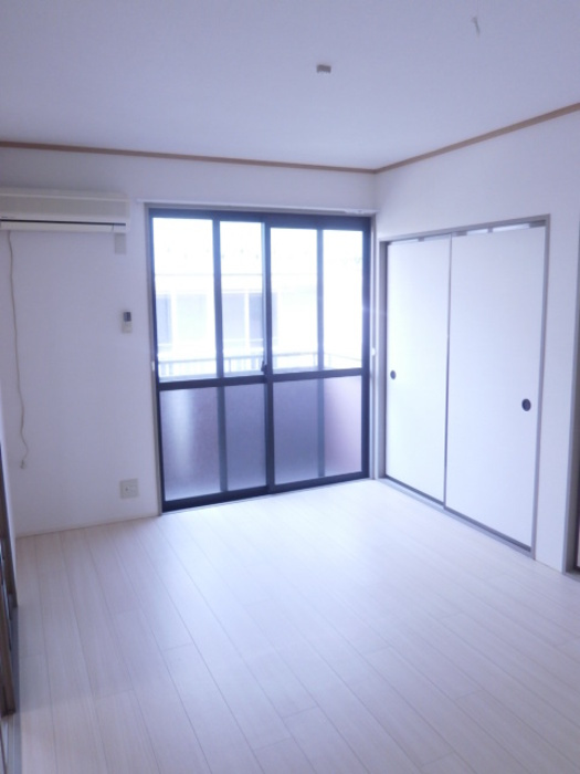 ルミエールみなみの洋室