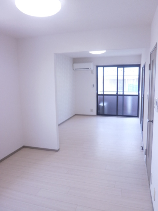 ルミエールみなみの居間・リビング