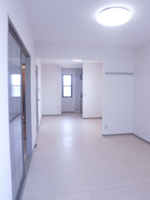 ルミエールみなみの居間・リビング