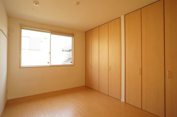 GIRASOLE-ESTの寝室|インターネットは導入済みWi-Fi無料、入居後すぐに使えます♪