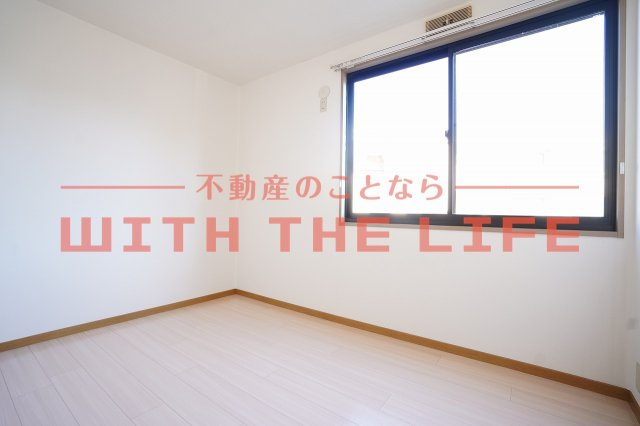 ランドベアー21【キャッシュバック対象物件】の寝室|広くて明るい寝室
