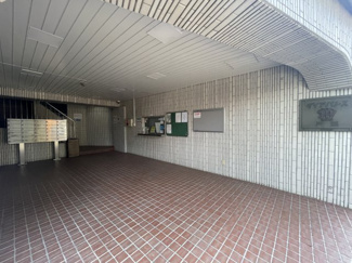 【エントランス】 | ●屋根付きバイク置き場空き有り！