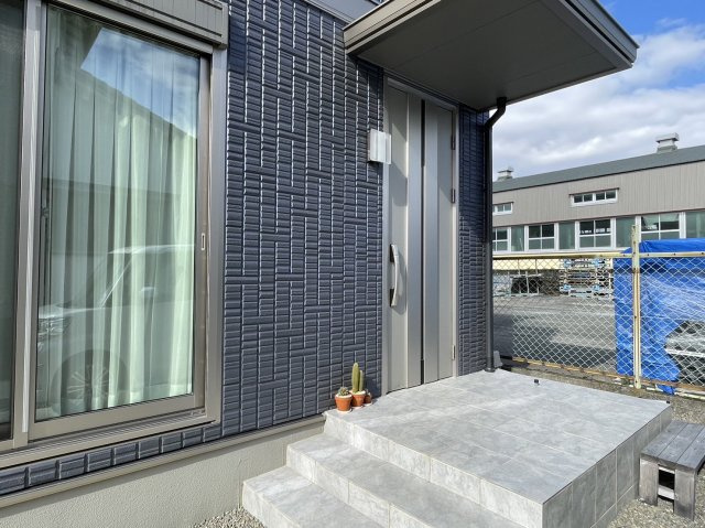 【玄関】 | 裾野市石脇 中古住宅 EH04418 | 裾野市石脇　玄関先