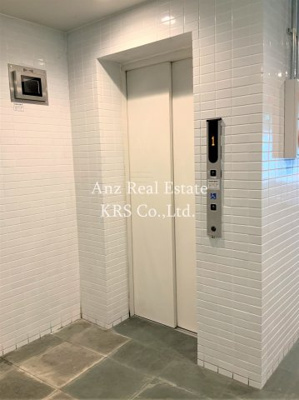 【ロビー】 | プレジール靭公園 | エレベーターは防犯カメラが付いているので、安心です♪