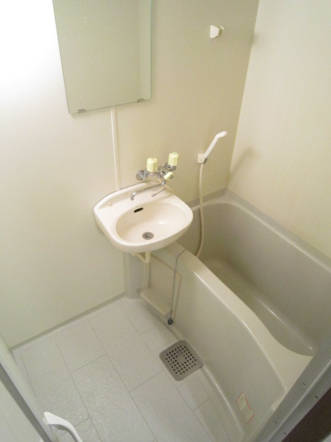 Casa.Dolceの浴室|バス・トイレ別。お掃除のしやすい清潔感あるセパレートタイプの浴室