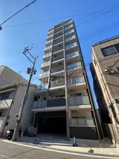 【外観】 | 青空に映えるスッキリと爽やかな外観のマンション♪