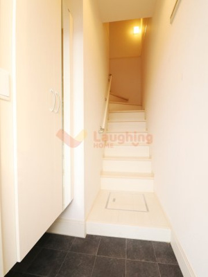 【玄関】 | シュトラール | 落ち着いた色調のトイレです