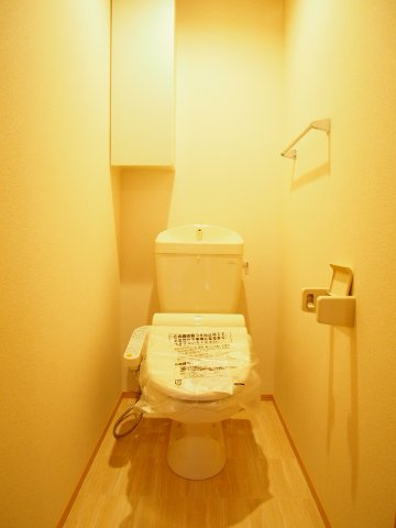 アルペジオのトイレ|清潔感のあるトイレです※反転タイプになります。