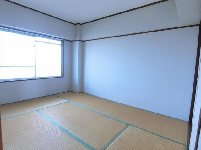 サンコーポシライシの和室|落ち着いた色調の寝室です