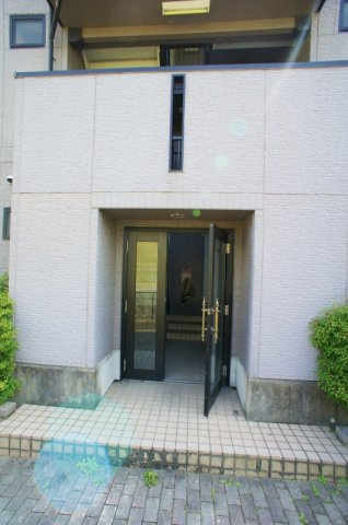 エクセル東櫛原のエントランス