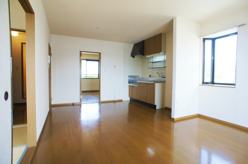 エクセル東櫛原の居間・リビング|ゆったりとした居間です