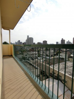 【バルコニー】 | グリーンマンション中央町 | 落ち着いた時間を過ごせるバルコニーです