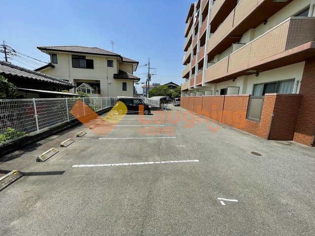 モントーレヒルズ東櫛原の駐車場|駐車場完備です