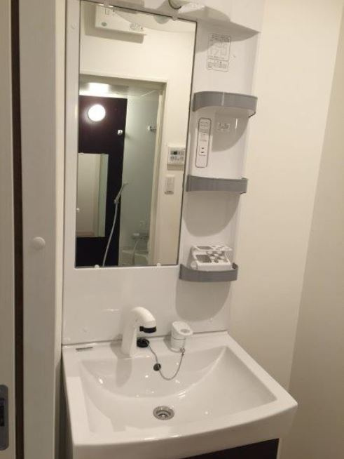 レイナス花絣の洗面所