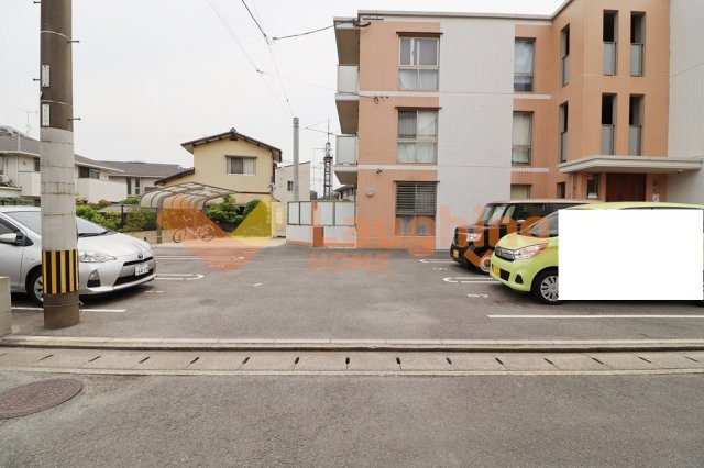 ヴィラジャスミンの駐車場|駐車スペースもあります