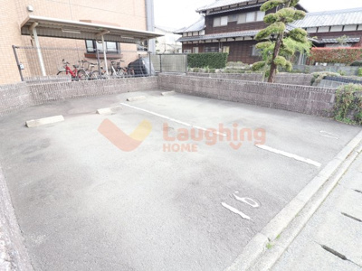 【駐車場】 | メゾンドーム | 駐車場に車を止められます