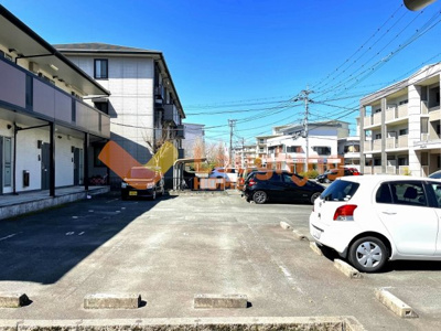 【駐車場】 | マーサ・ジュネスⅡ | 駐車場に車を止められます