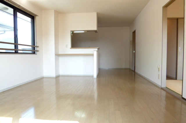 バティール西小森野　C棟の居間・リビング|ゆったり過ごせる居間です