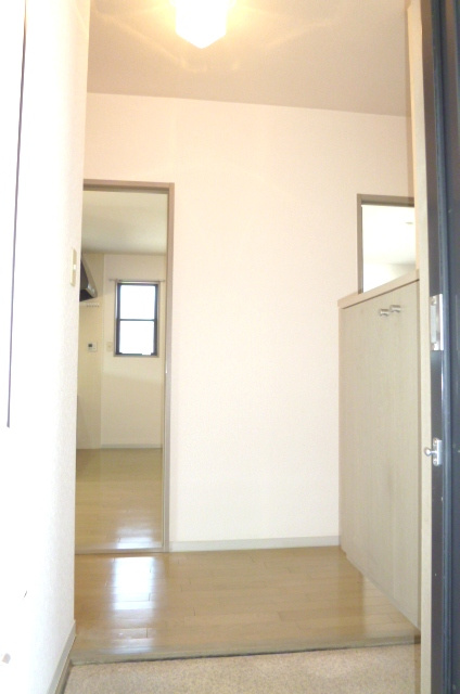 バティール西小森野　C棟の玄関|収納もある玄関です