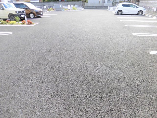 メゾン・ド・シャームの駐車場