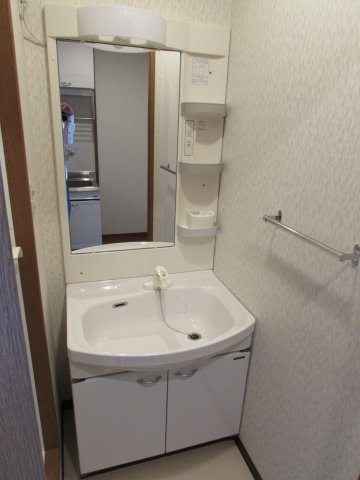 フロレスタ セゾンの洗面所|ゆったりとスペースのある洗面所