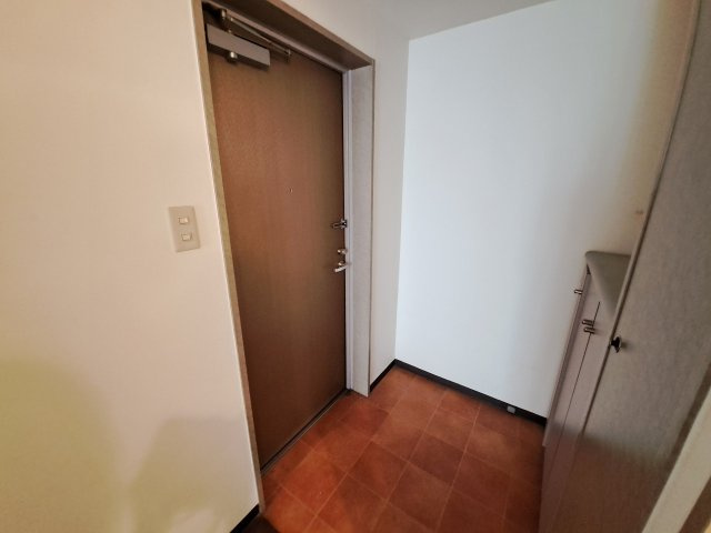 ヒルズ三番町の玄関