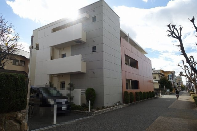ヒルズ三番町の外観
