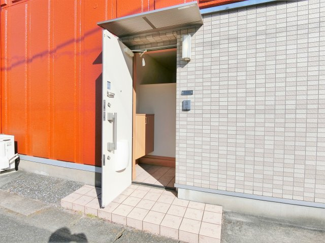 浅野ビルの玄関