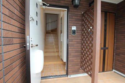 【玄関】 | プロムナードＭⅡ | 落ち着いた玄関です
プロムナード・ＭⅡ　203号室　2019/4/27撮影