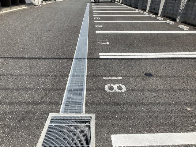ゼファー　A棟の駐車場