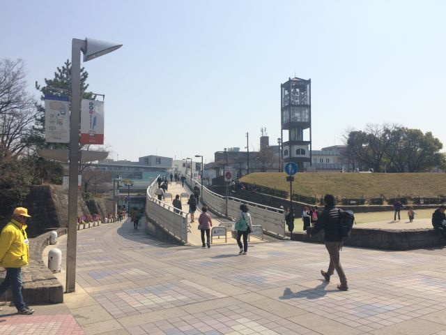 和音の周辺|駅前には大きな広場があり、休日には賑わいます
