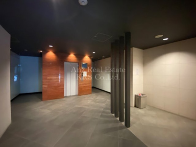 【ロビー】 | エスライズ京町堀 | 落ち着いた空間が広がるシックなロビー♪