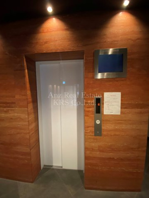 【その他共用部分】 | エスライズ京町堀 | エレベーターは防犯カメラが付いているので、安心です♪