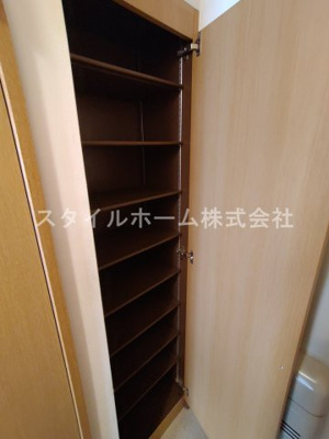【玄関】 | ユトリロ柱九番町２ | 別部屋写真です。