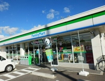 サウスヒルズ緑Ｂの周辺|ファミリーマート清水山店まで870m
