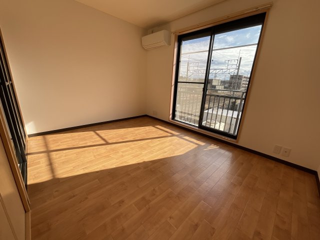 【居間・リビング】 | 下坊マンション | こちらのリビングで趣味の時間をお楽しみください