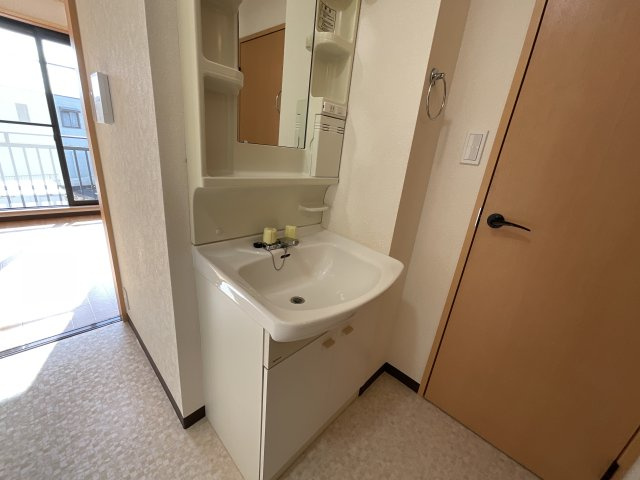 【独立洗面台】 | 下坊マンション | 独立洗面台あり、毎朝おしゃれに忙しい女性の方におすすめです