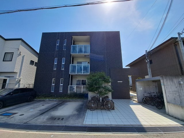 クラルテ甲子園の外観