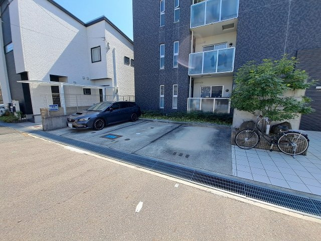 クラルテ甲子園の駐車場