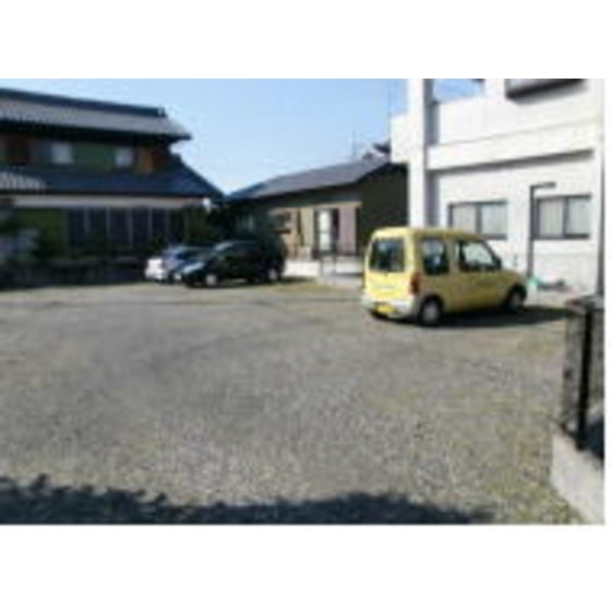 岐阜市西荘３丁目の駐車場の外観