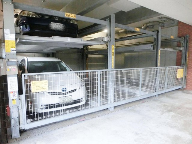 フレンシアノイエ難波南の駐車場
