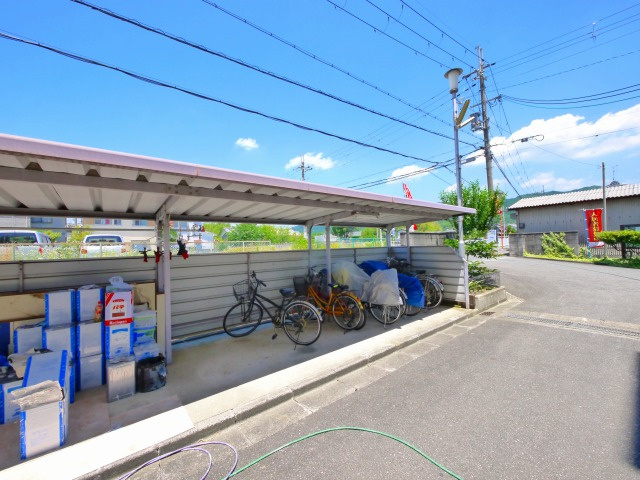 ヴィラナリー巻向　2号館のその他共用部分|自転車置き場です