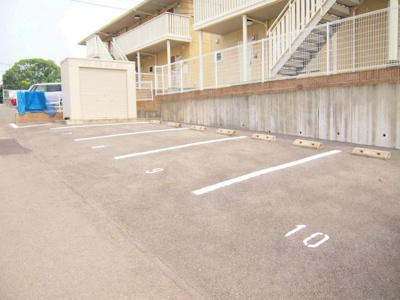 【駐車場】 | エマーブルⅢ A棟