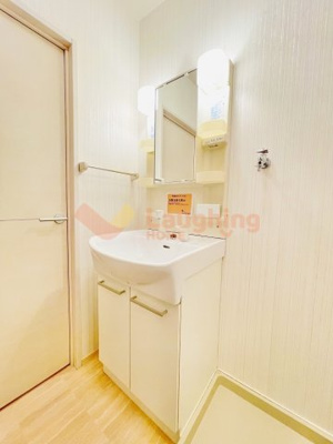 【洗面所】 | エマーブルⅢ A棟 | 明るい洗面所です