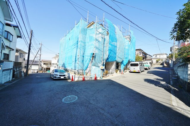 【保土ケ谷区新井町583-8新築戸建てＢ号棟】（新井小学校・新井中学校）の前面道路含む現地写真